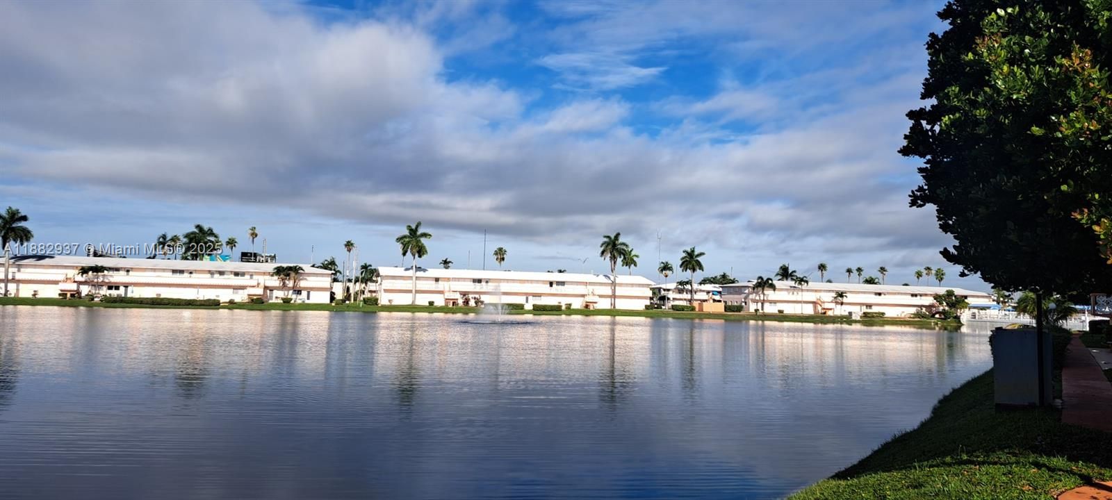 待售: $120,000 (1 贝兹, 1 浴室, 625 平方英尺)