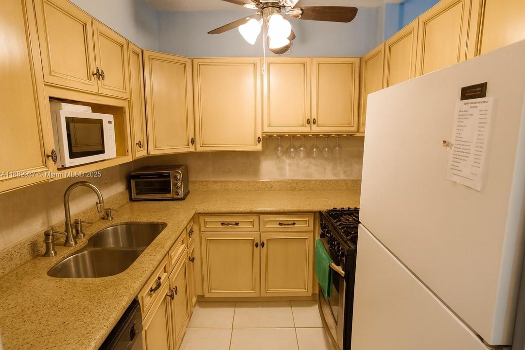 待售: $120,000 (1 贝兹, 1 浴室, 625 平方英尺)