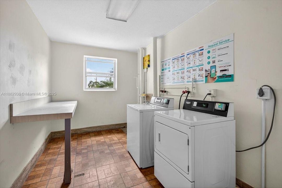 合同活跃: $135,000 (1 贝兹, 1 浴室, 730 平方英尺)