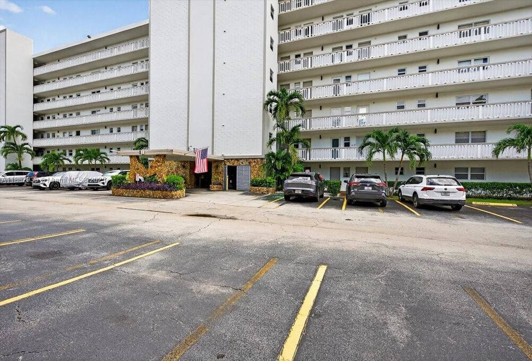 合同活跃: $135,000 (1 贝兹, 1 浴室, 730 平方英尺)