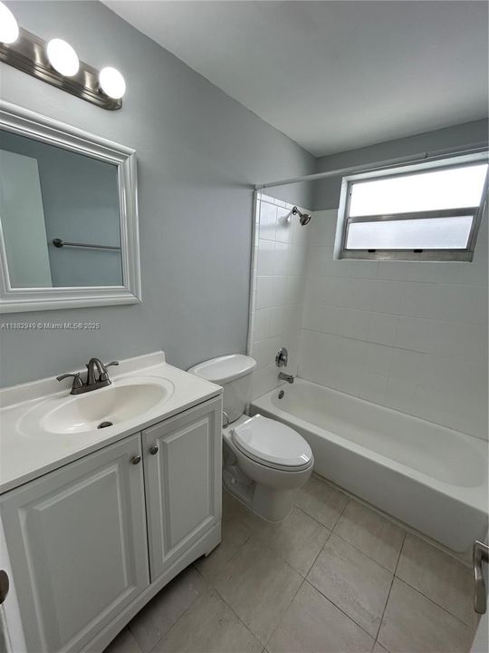 合同活跃: $1,600 (0 贝兹, 1 浴室, 420 平方英尺)