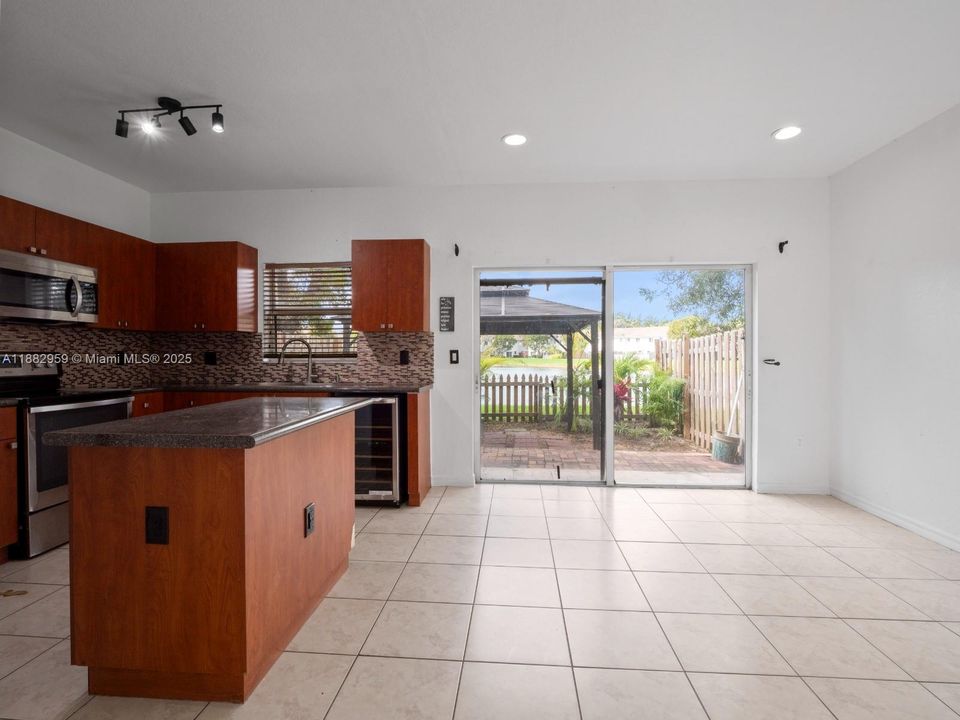 На продажу: $325,000 (3 спален, 2 ванн, 1509 Квадратных фут)