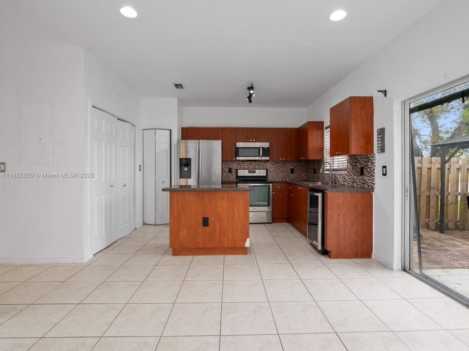 На продажу: $325,000 (3 спален, 2 ванн, 1509 Квадратных фут)