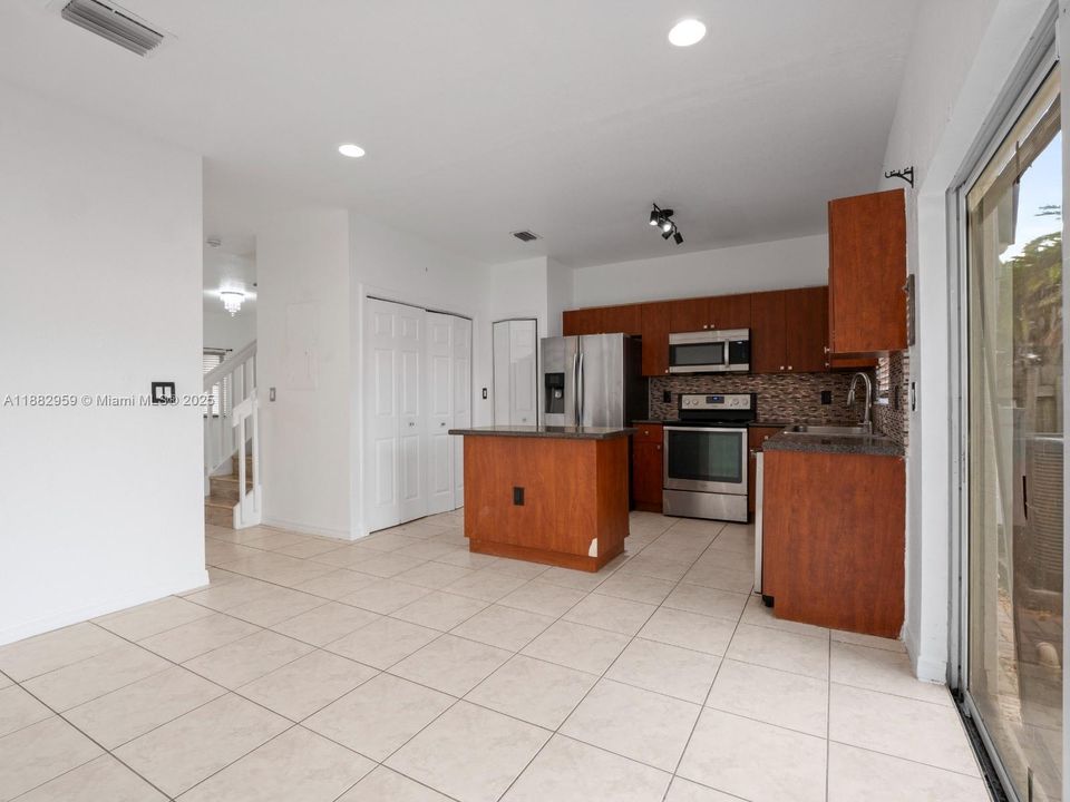 На продажу: $325,000 (3 спален, 2 ванн, 1509 Квадратных фут)