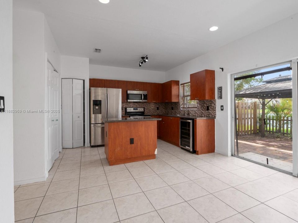 На продажу: $325,000 (3 спален, 2 ванн, 1509 Квадратных фут)