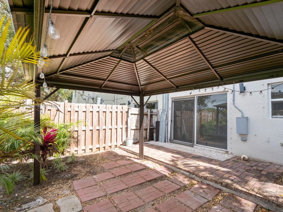 На продажу: $325,000 (3 спален, 2 ванн, 1509 Квадратных фут)