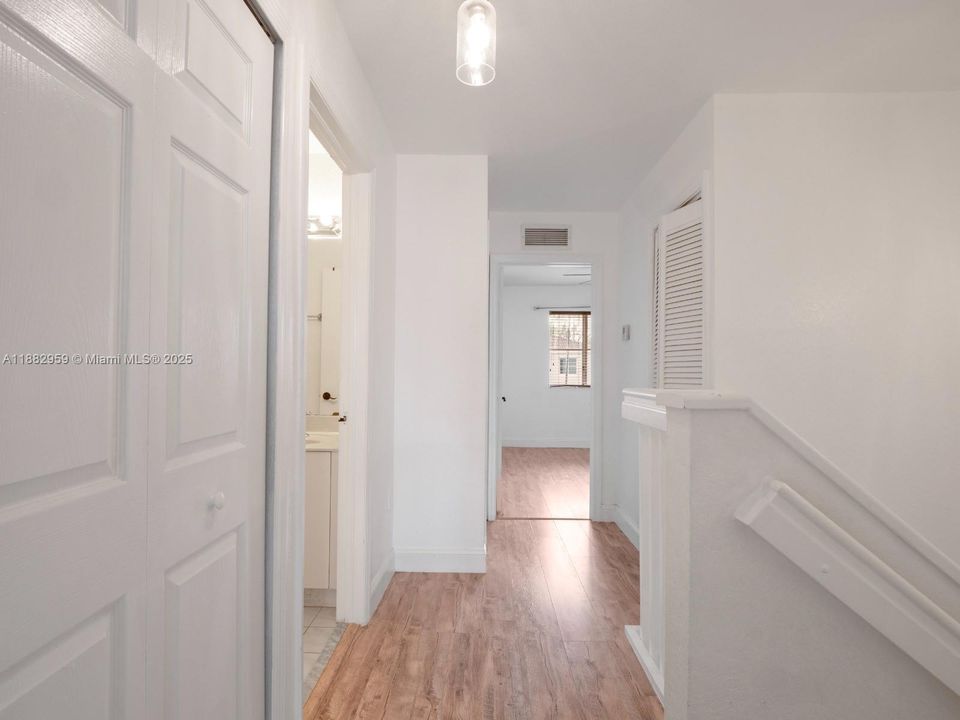 На продажу: $325,000 (3 спален, 2 ванн, 1509 Квадратных фут)