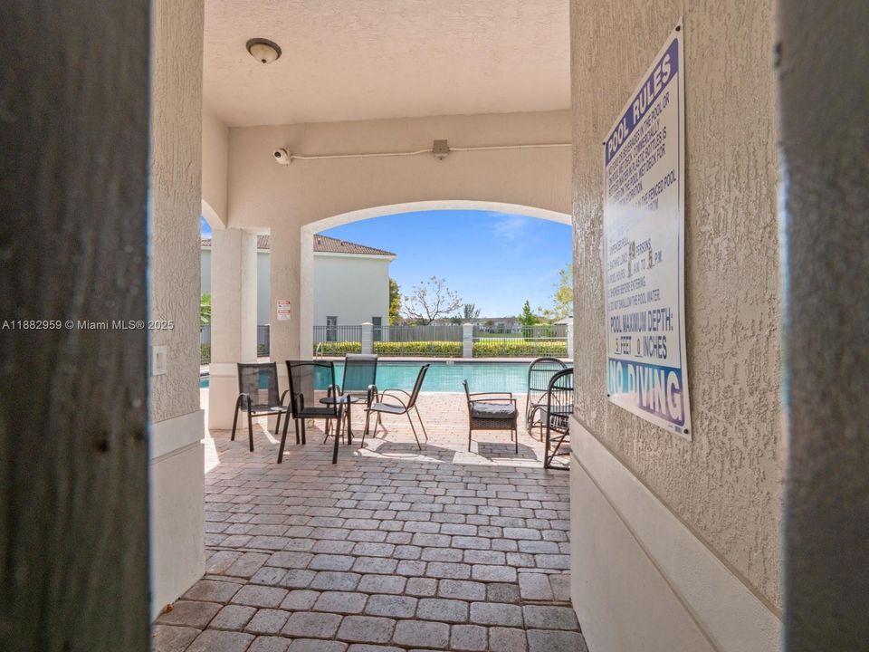 На продажу: $325,000 (3 спален, 2 ванн, 1509 Квадратных фут)