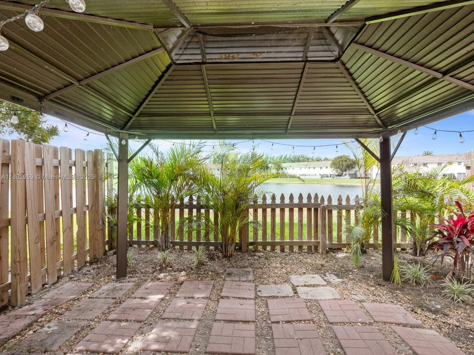 На продажу: $325,000 (3 спален, 2 ванн, 1509 Квадратных фут)