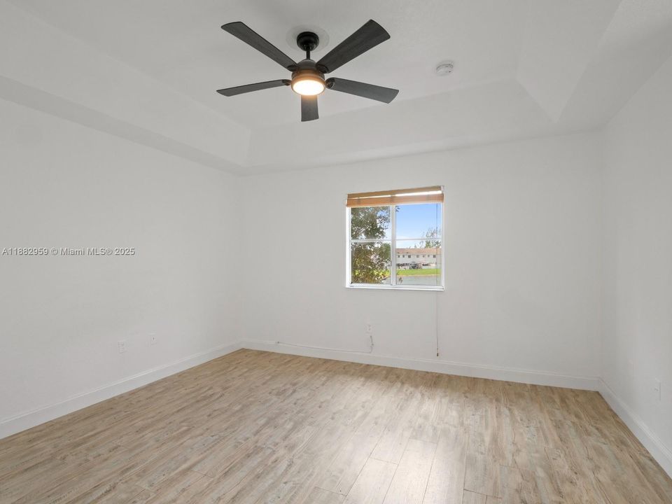 На продажу: $325,000 (3 спален, 2 ванн, 1509 Квадратных фут)