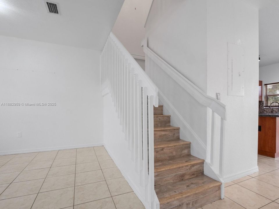 На продажу: $325,000 (3 спален, 2 ванн, 1509 Квадратных фут)