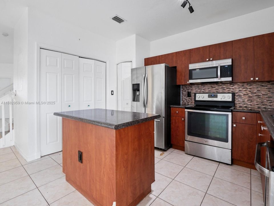 На продажу: $325,000 (3 спален, 2 ванн, 1509 Квадратных фут)