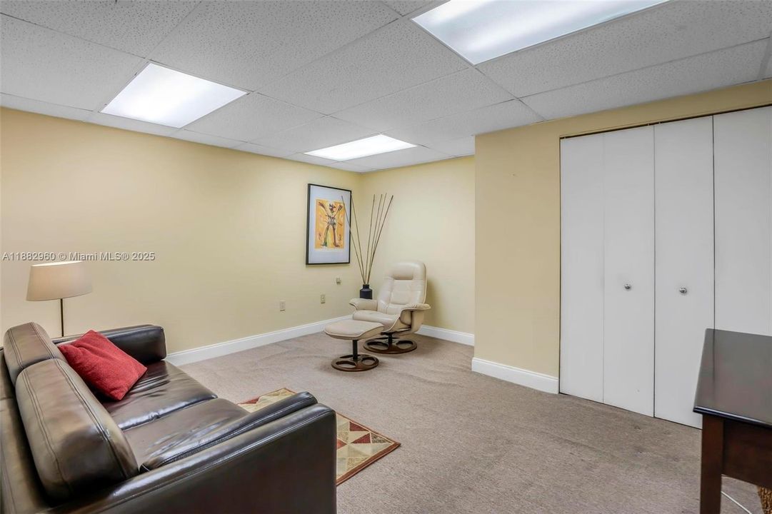 最近售出: $23,400 (0 贝兹, 0 浴室, 0 平方英尺)