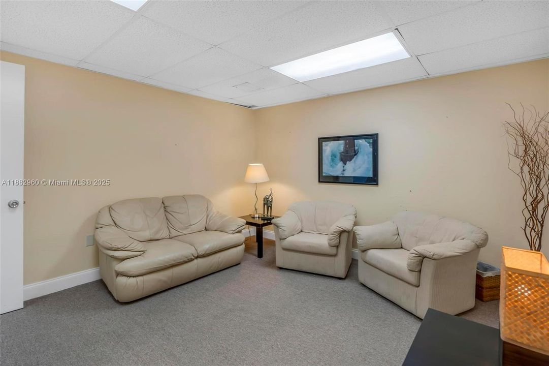 最近售出: $23,400 (0 贝兹, 0 浴室, 0 平方英尺)