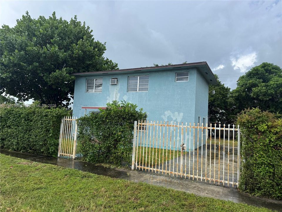 合同活跃: $599,000 (3 贝兹, 2 浴室, 2616 平方英尺)