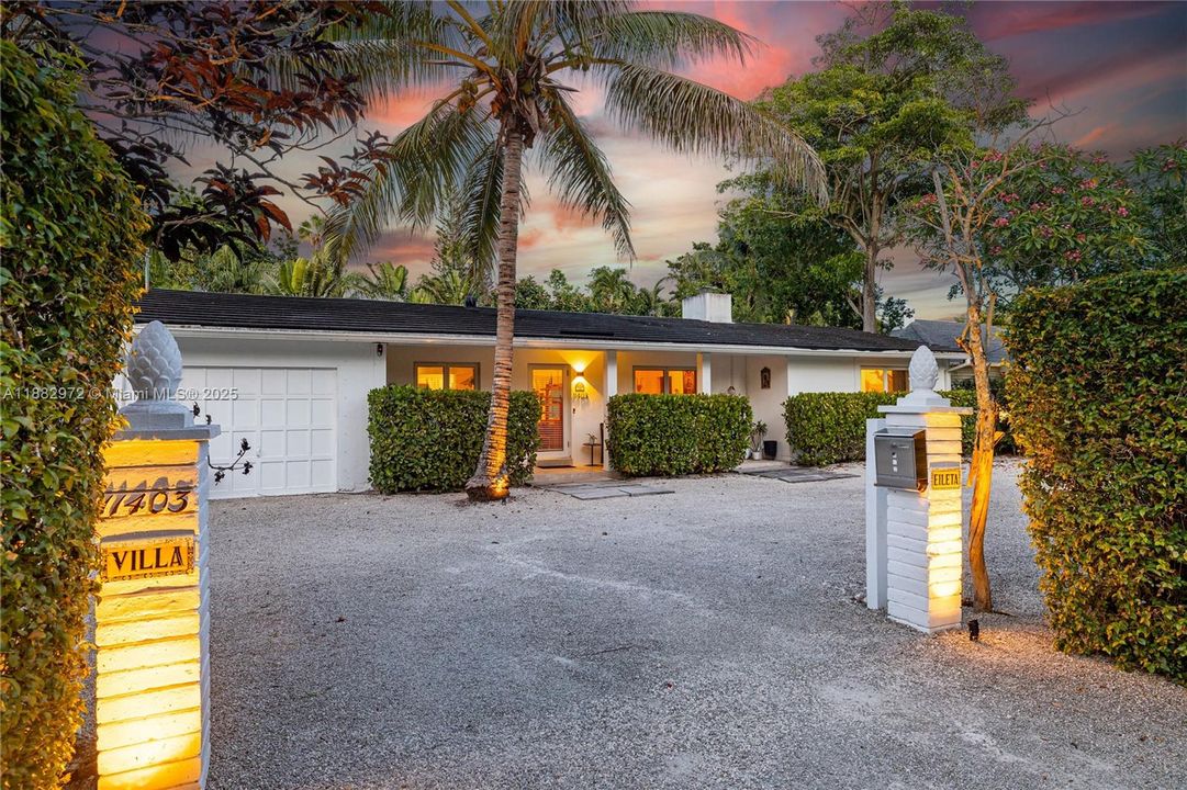 Active With Contract: $6,950 (3 beds, 3 baths, 1438 Square Feet)