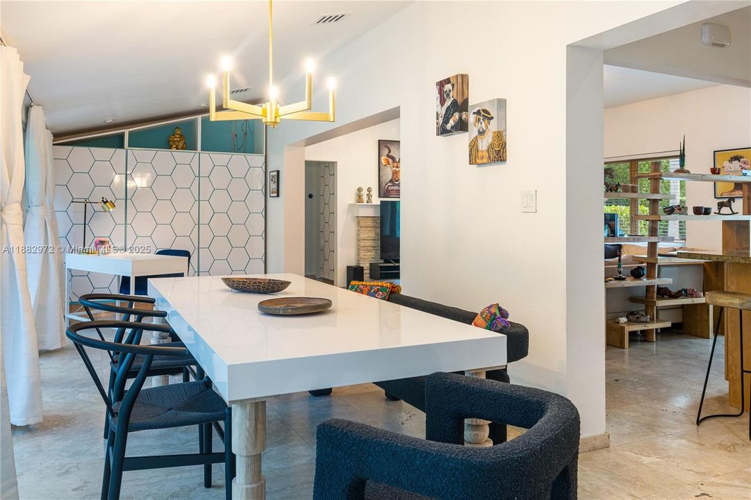 Active With Contract: $6,950 (3 beds, 3 baths, 1438 Square Feet)