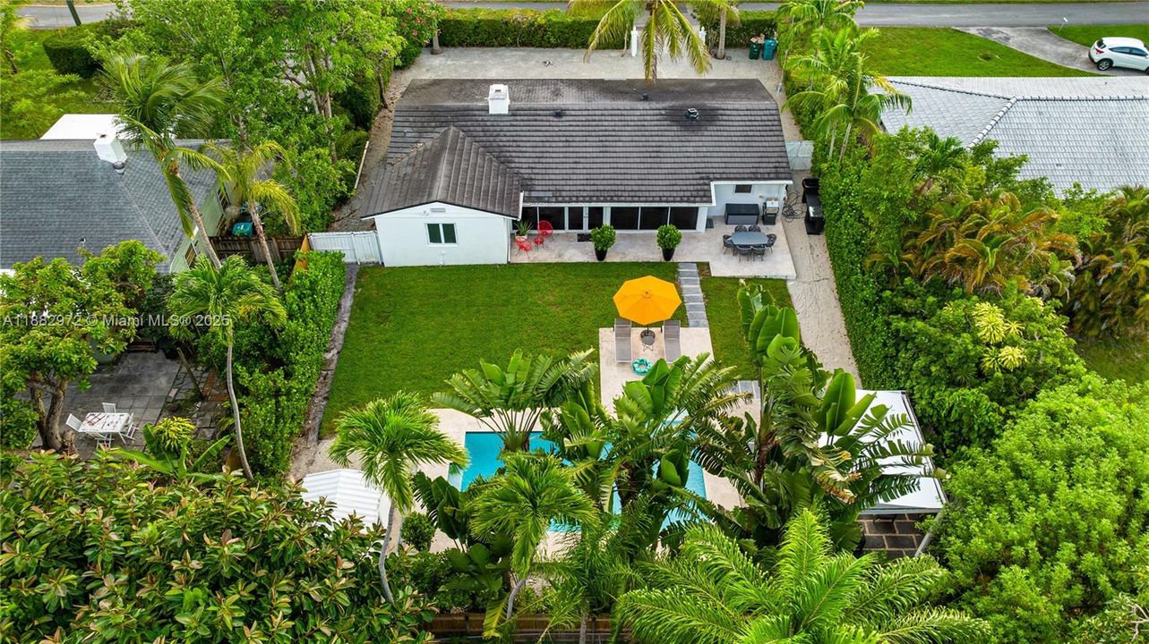 Active With Contract: $6,950 (3 beds, 3 baths, 1438 Square Feet)