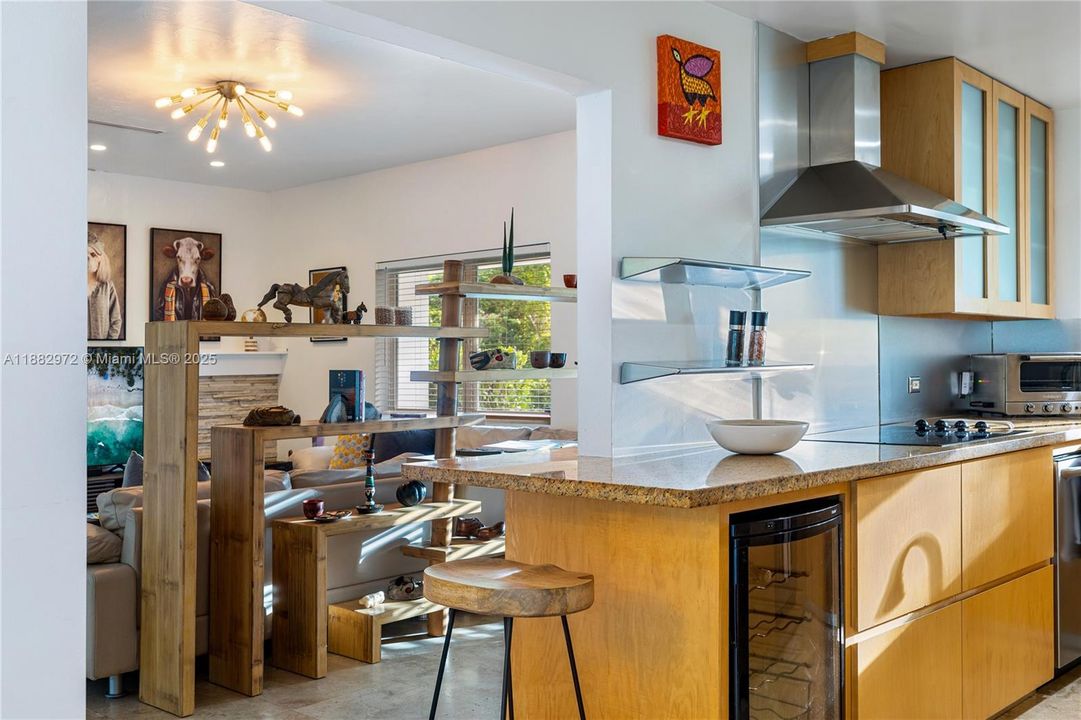 Active With Contract: $6,950 (3 beds, 3 baths, 1438 Square Feet)