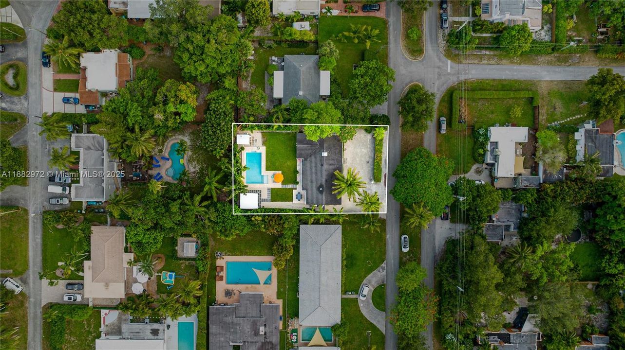 Active With Contract: $6,950 (3 beds, 3 baths, 1438 Square Feet)