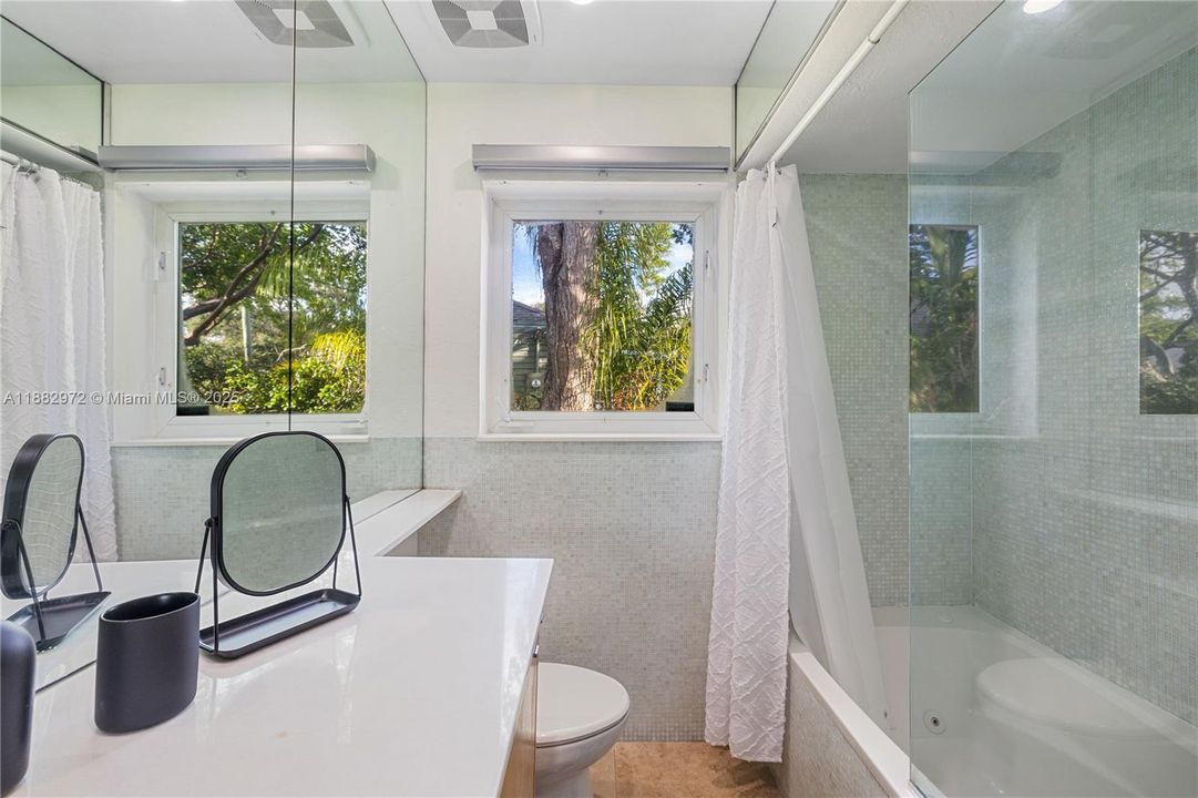 Active With Contract: $6,950 (3 beds, 3 baths, 1438 Square Feet)