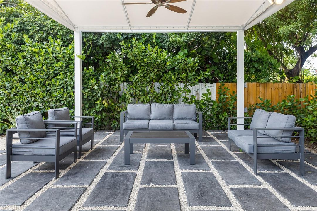 Active With Contract: $6,950 (3 beds, 3 baths, 1438 Square Feet)