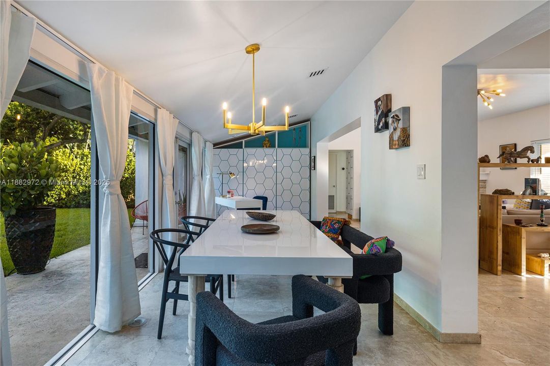 Active With Contract: $6,950 (3 beds, 3 baths, 1438 Square Feet)