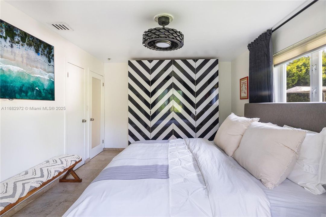 Active With Contract: $6,950 (3 beds, 3 baths, 1438 Square Feet)