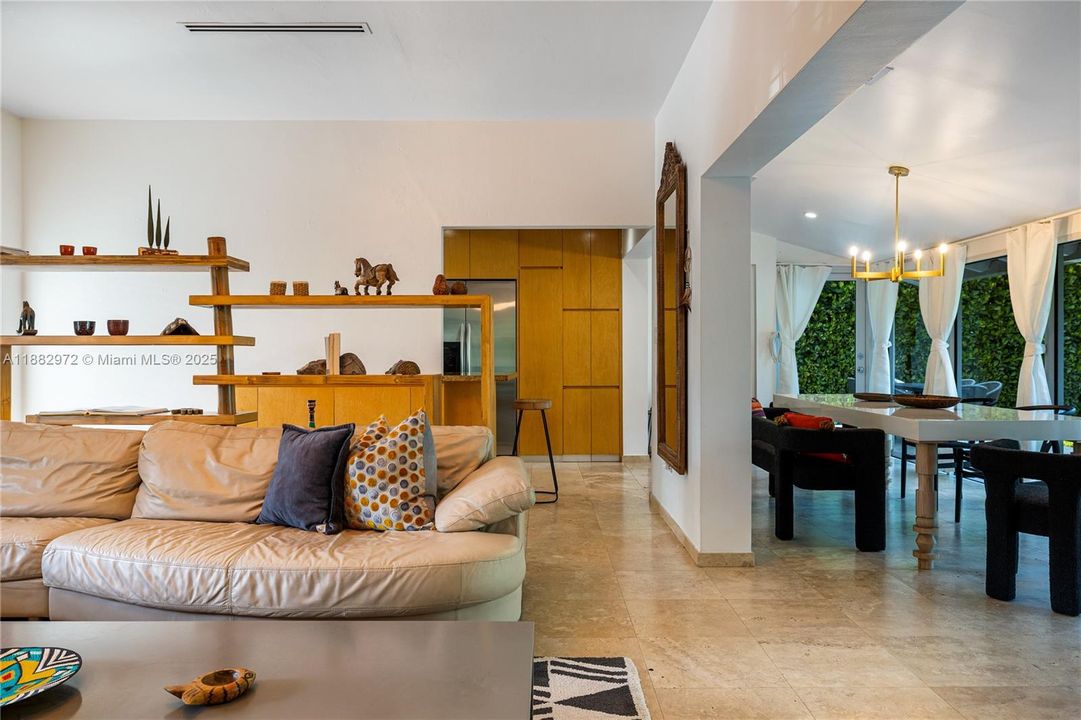 Active With Contract: $6,950 (3 beds, 3 baths, 1438 Square Feet)