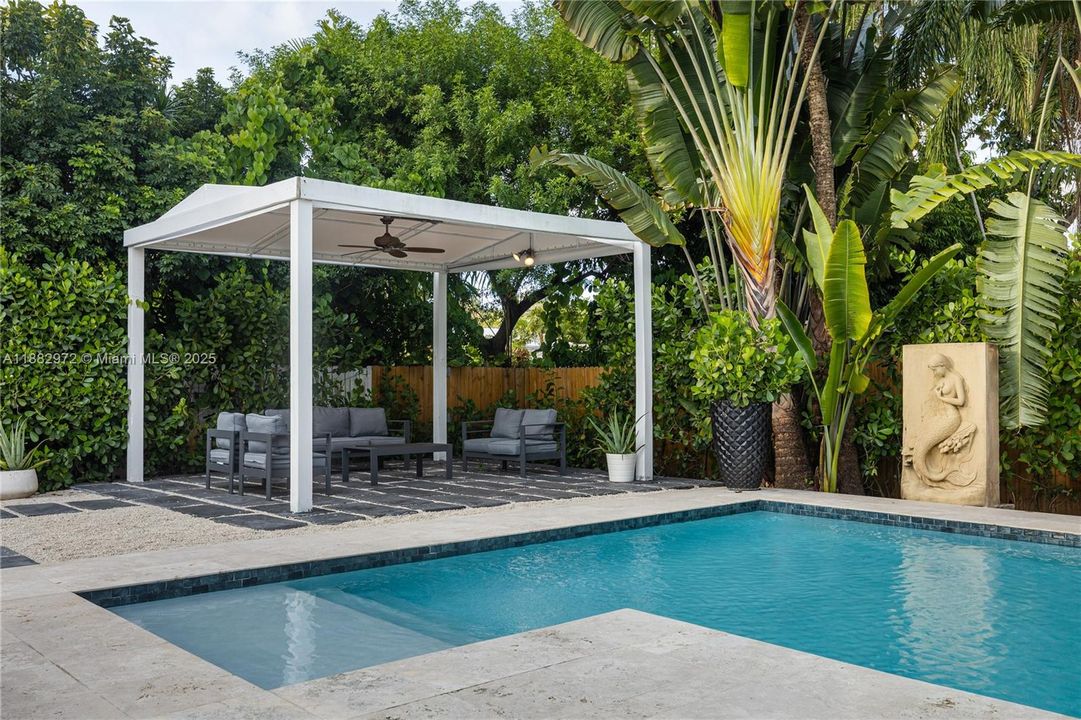 Active With Contract: $6,950 (3 beds, 3 baths, 1438 Square Feet)