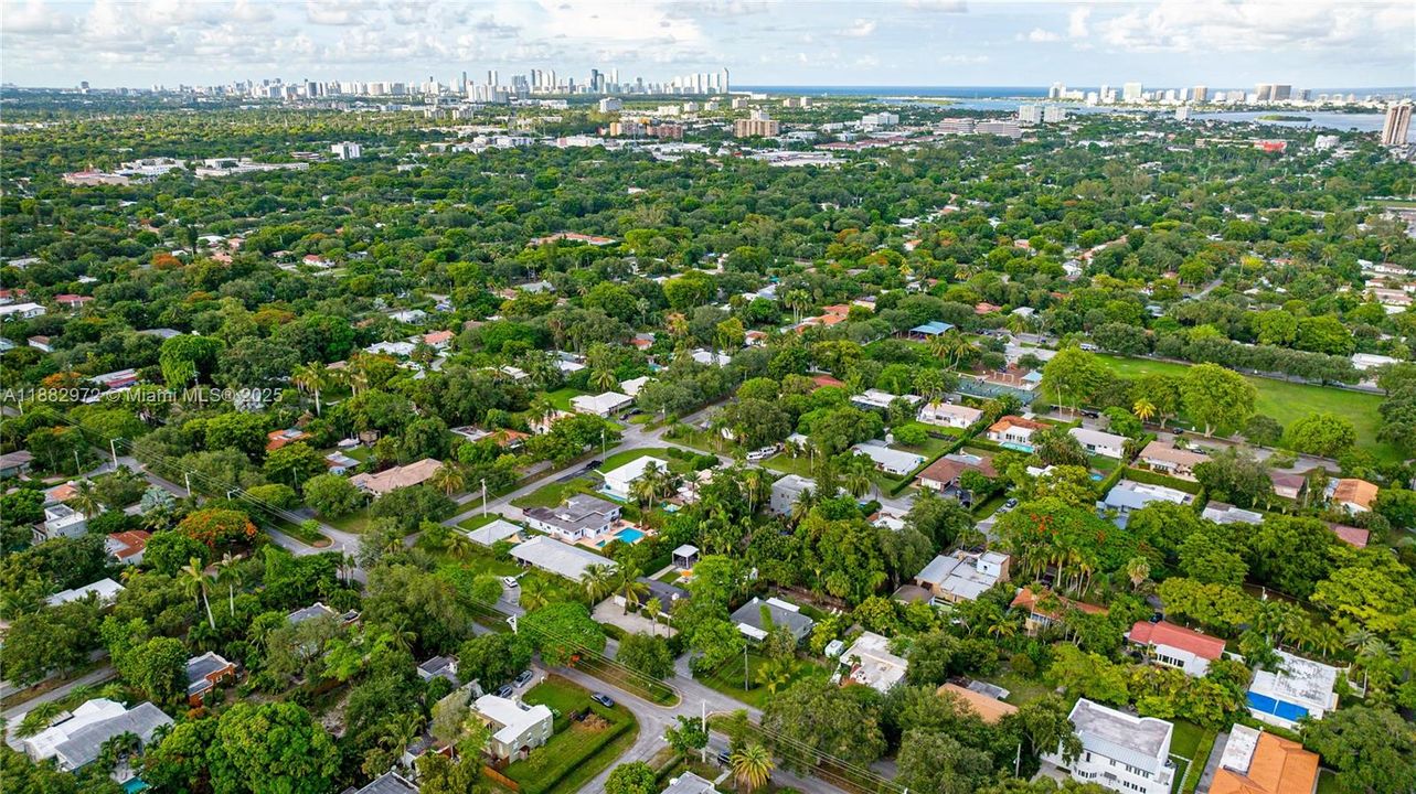 Active With Contract: $6,950 (3 beds, 3 baths, 1438 Square Feet)