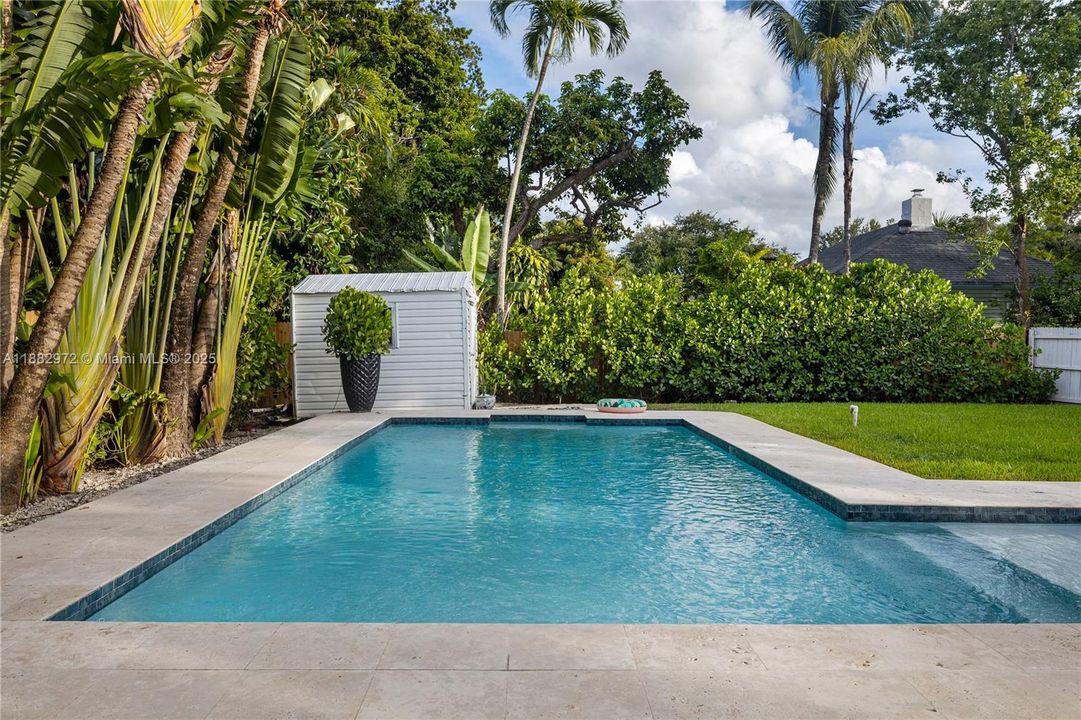 Active With Contract: $6,950 (3 beds, 3 baths, 1438 Square Feet)