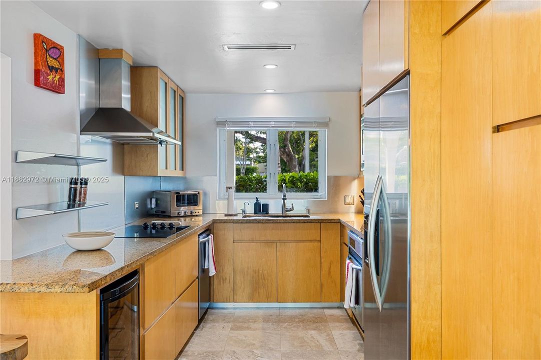 Active With Contract: $6,950 (3 beds, 3 baths, 1438 Square Feet)