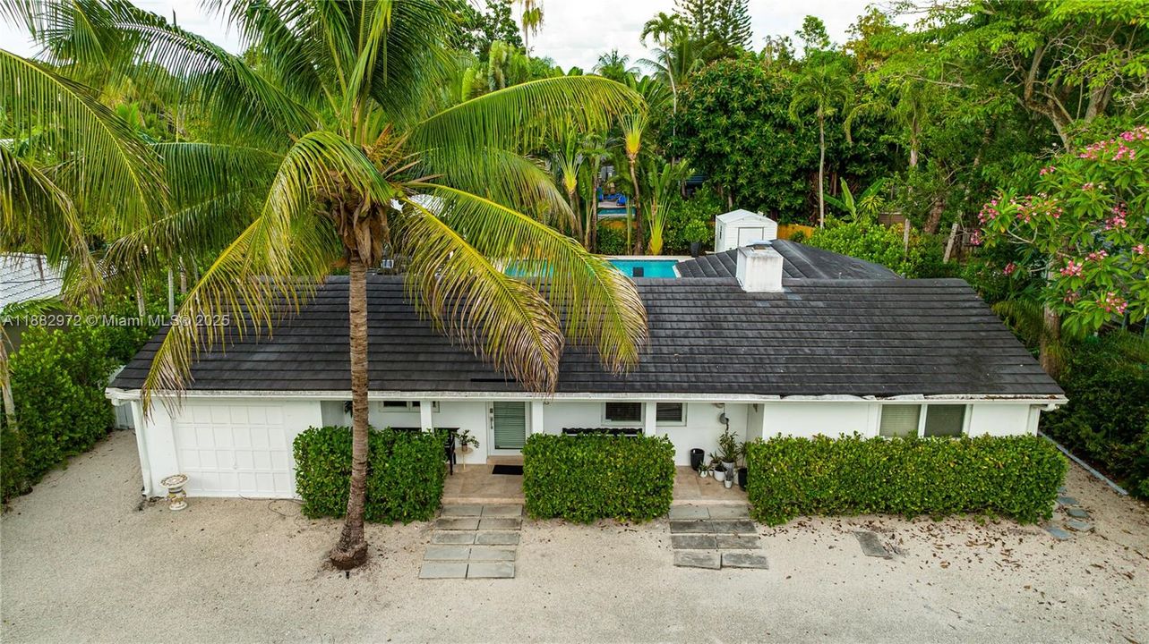 Active With Contract: $6,950 (3 beds, 3 baths, 1438 Square Feet)