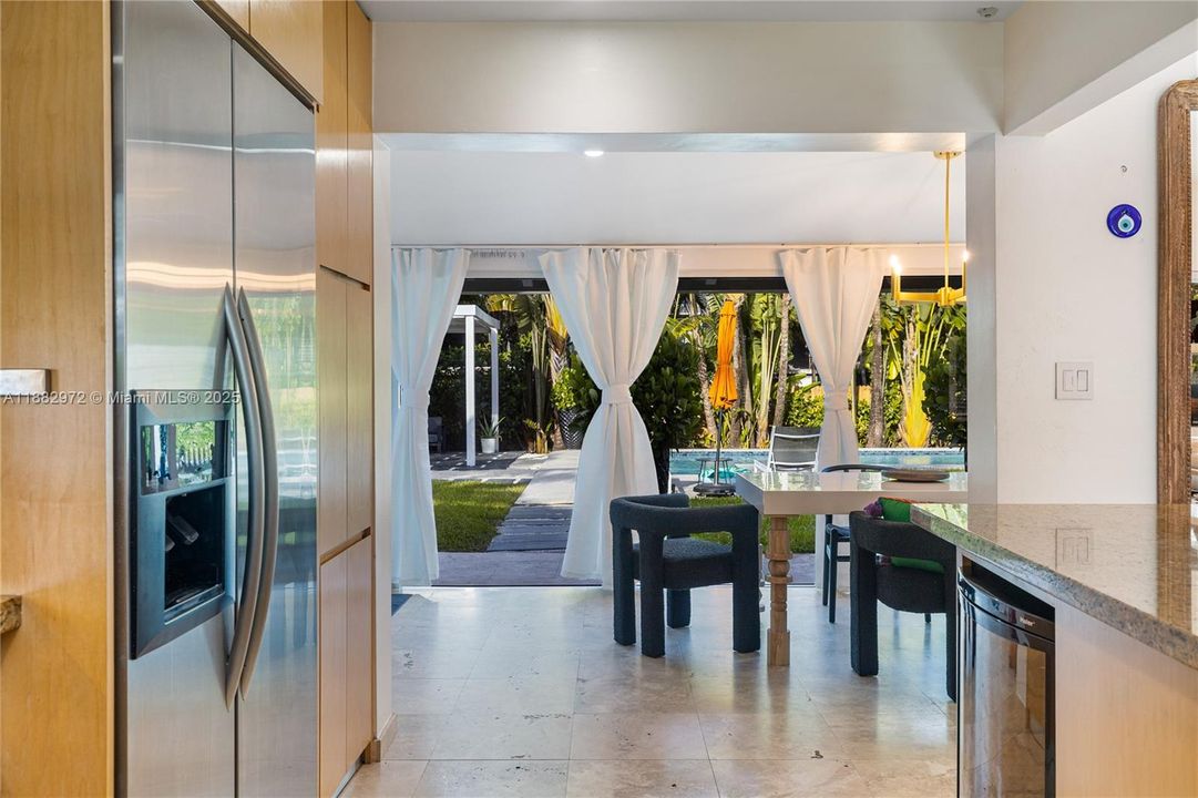 Active With Contract: $6,950 (3 beds, 3 baths, 1438 Square Feet)