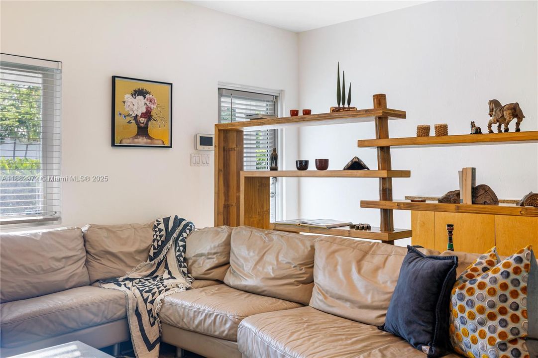 Active With Contract: $6,950 (3 beds, 3 baths, 1438 Square Feet)