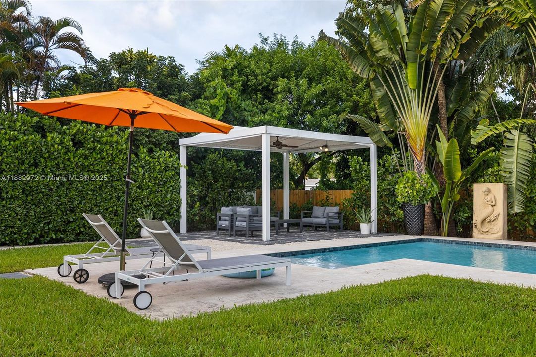 Active With Contract: $6,950 (3 beds, 3 baths, 1438 Square Feet)