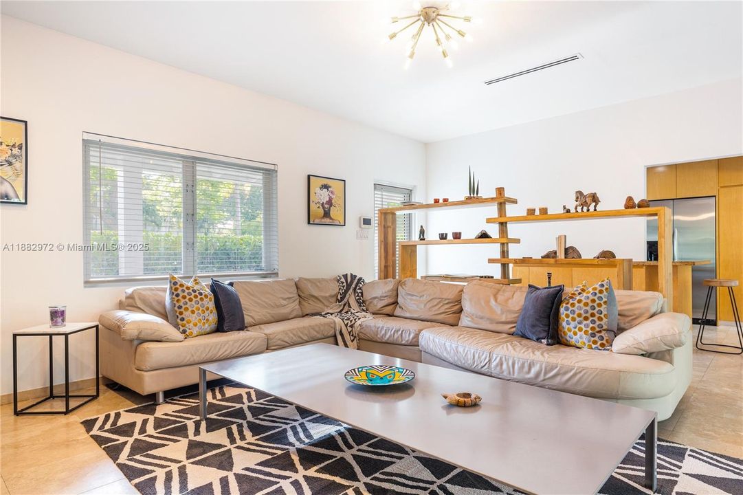 Active With Contract: $6,950 (3 beds, 3 baths, 1438 Square Feet)