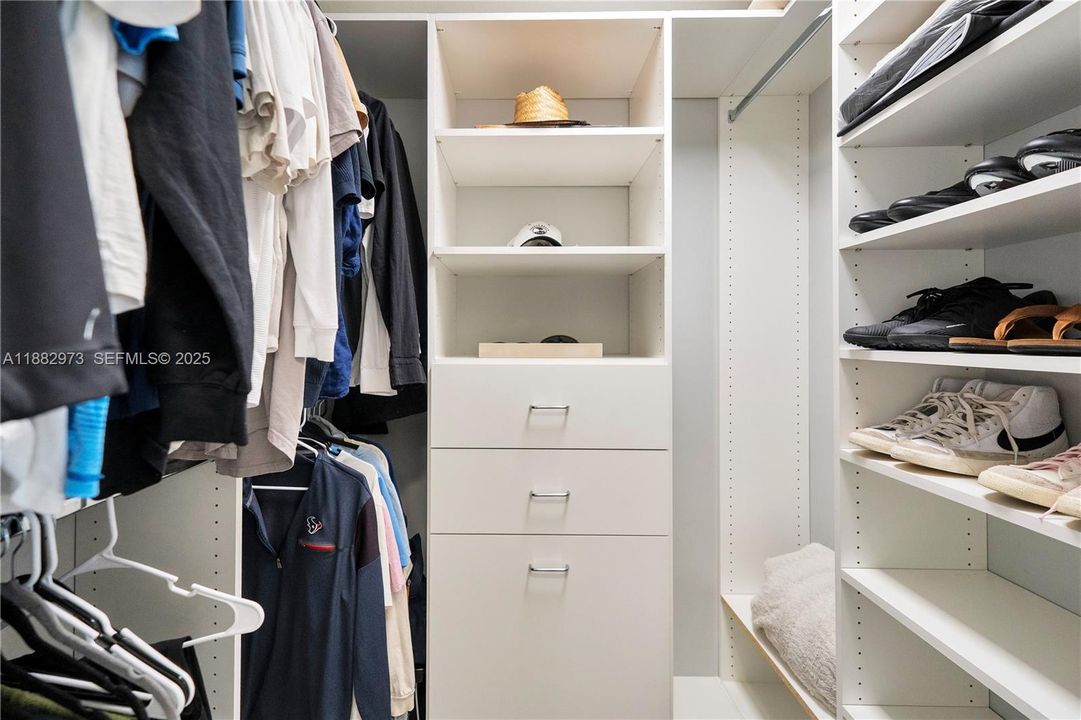 For Sale: $879,000 (3 beds, 2 baths, 3026 Square Feet)