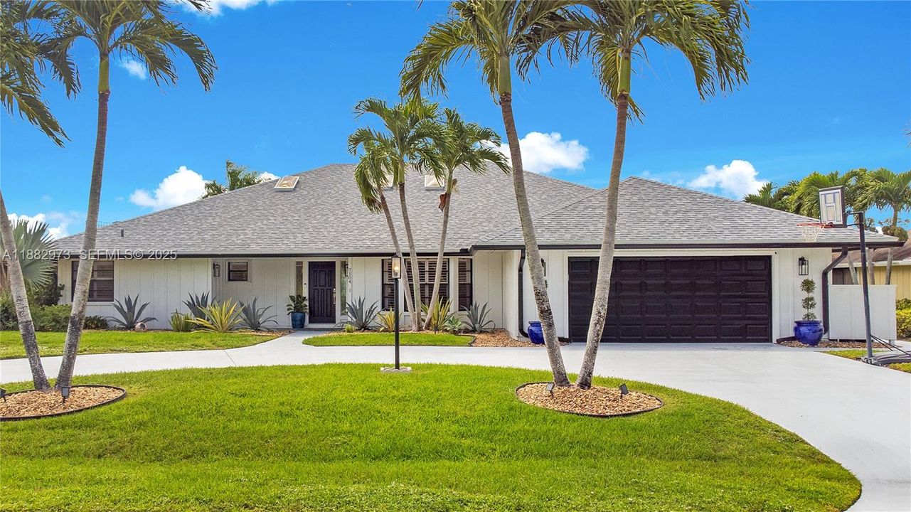 For Sale: $879,000 (3 beds, 2 baths, 3026 Square Feet)