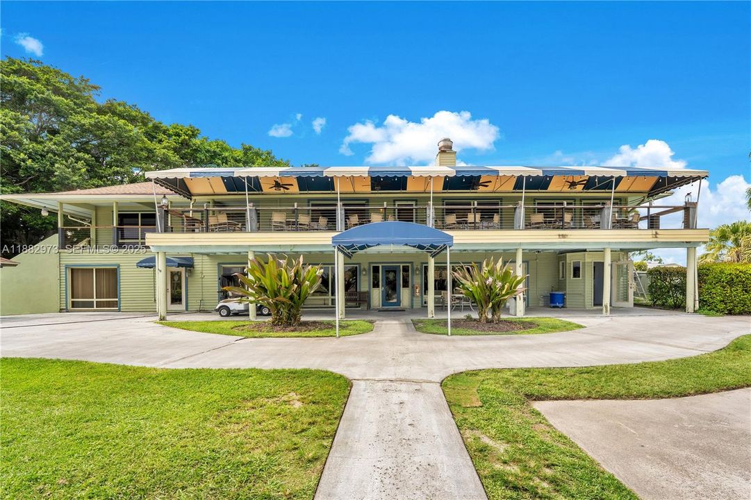 For Sale: $879,000 (3 beds, 2 baths, 3026 Square Feet)