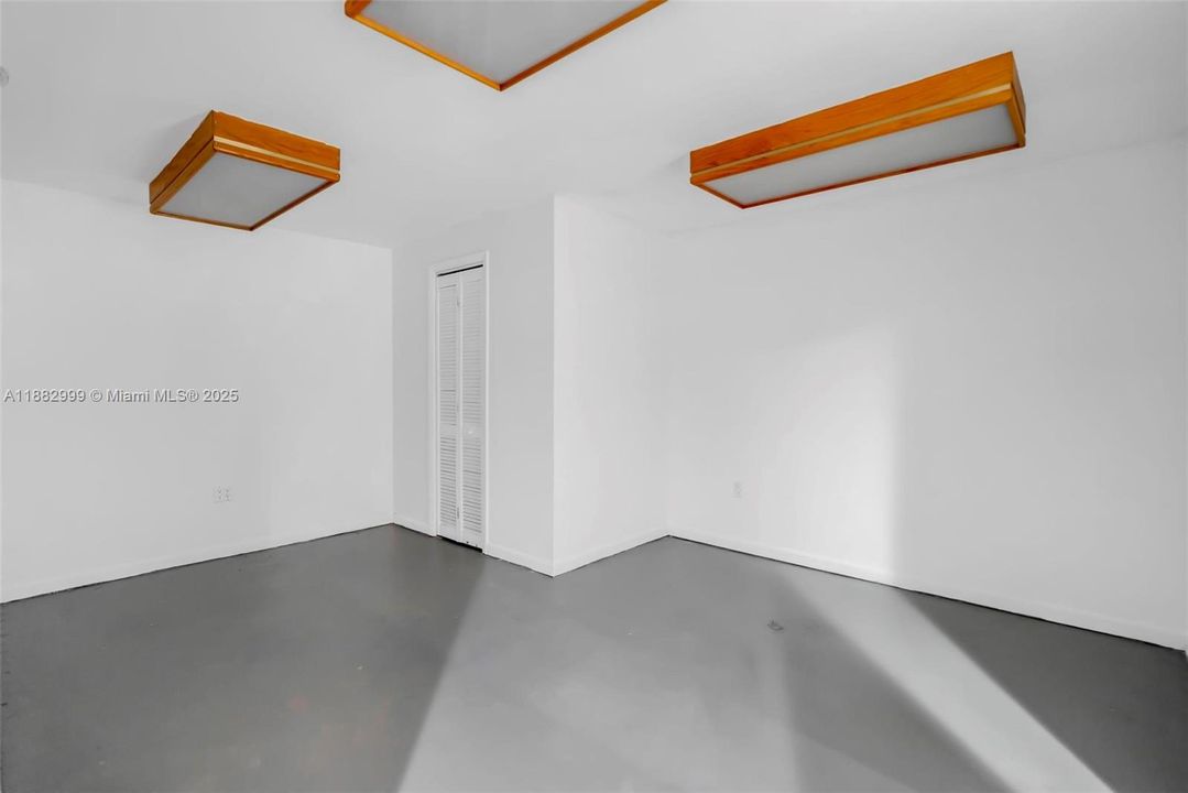 最近售出: $69,000 (0 贝兹, 0 浴室, 0 平方英尺)