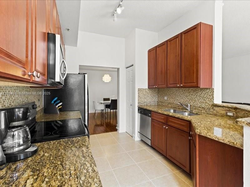 For Sale: $395,000 (2 beds, 2 baths, 1368 Square Feet)