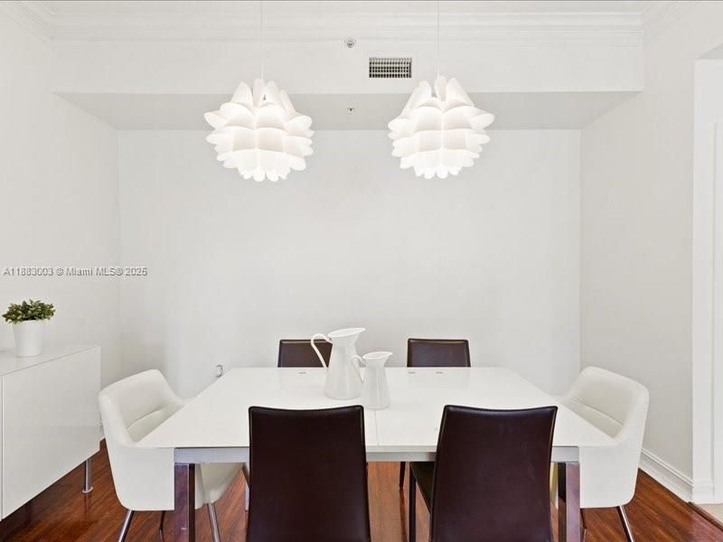 For Sale: $395,000 (2 beds, 2 baths, 1368 Square Feet)