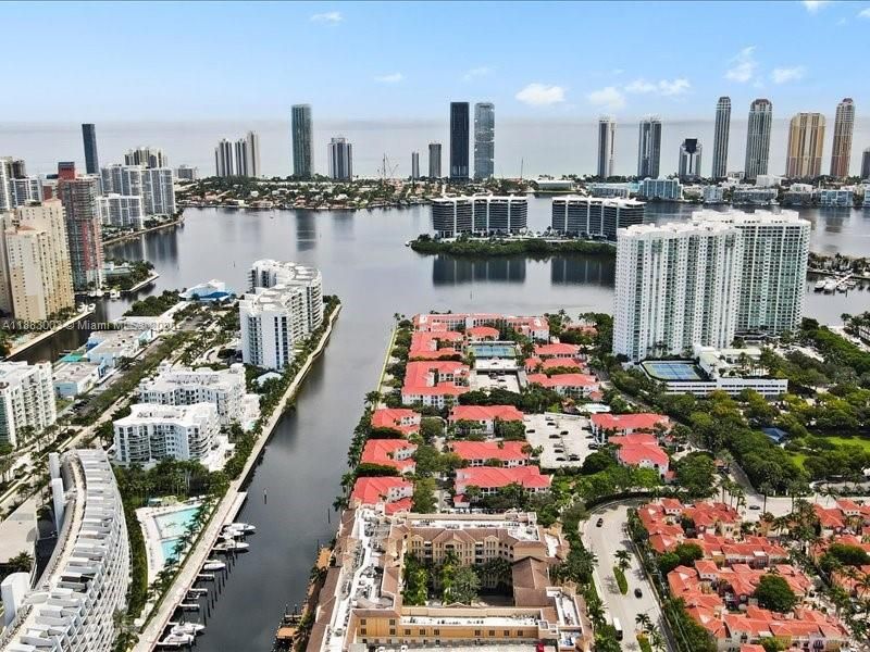 For Sale: $395,000 (2 beds, 2 baths, 1368 Square Feet)