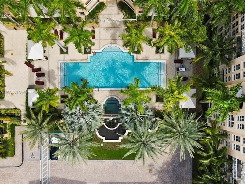 For Sale: $395,000 (2 beds, 2 baths, 1368 Square Feet)