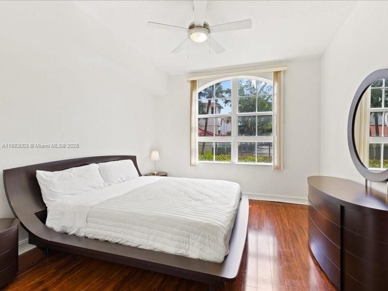 For Sale: $395,000 (2 beds, 2 baths, 1368 Square Feet)