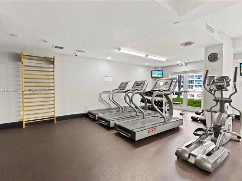 For Sale: $395,000 (2 beds, 2 baths, 1368 Square Feet)