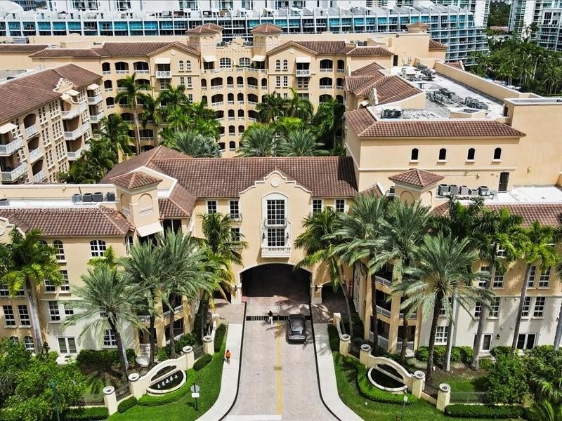 For Sale: $395,000 (2 beds, 2 baths, 1368 Square Feet)