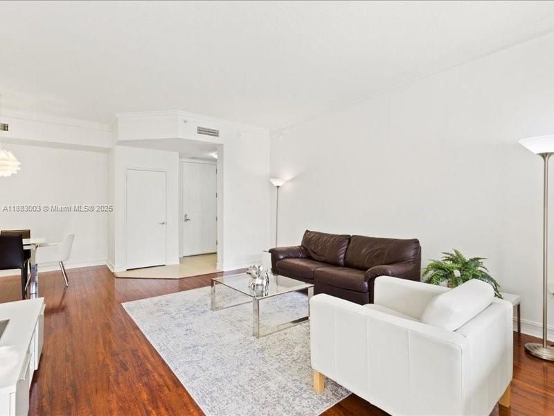 For Sale: $395,000 (2 beds, 2 baths, 1368 Square Feet)